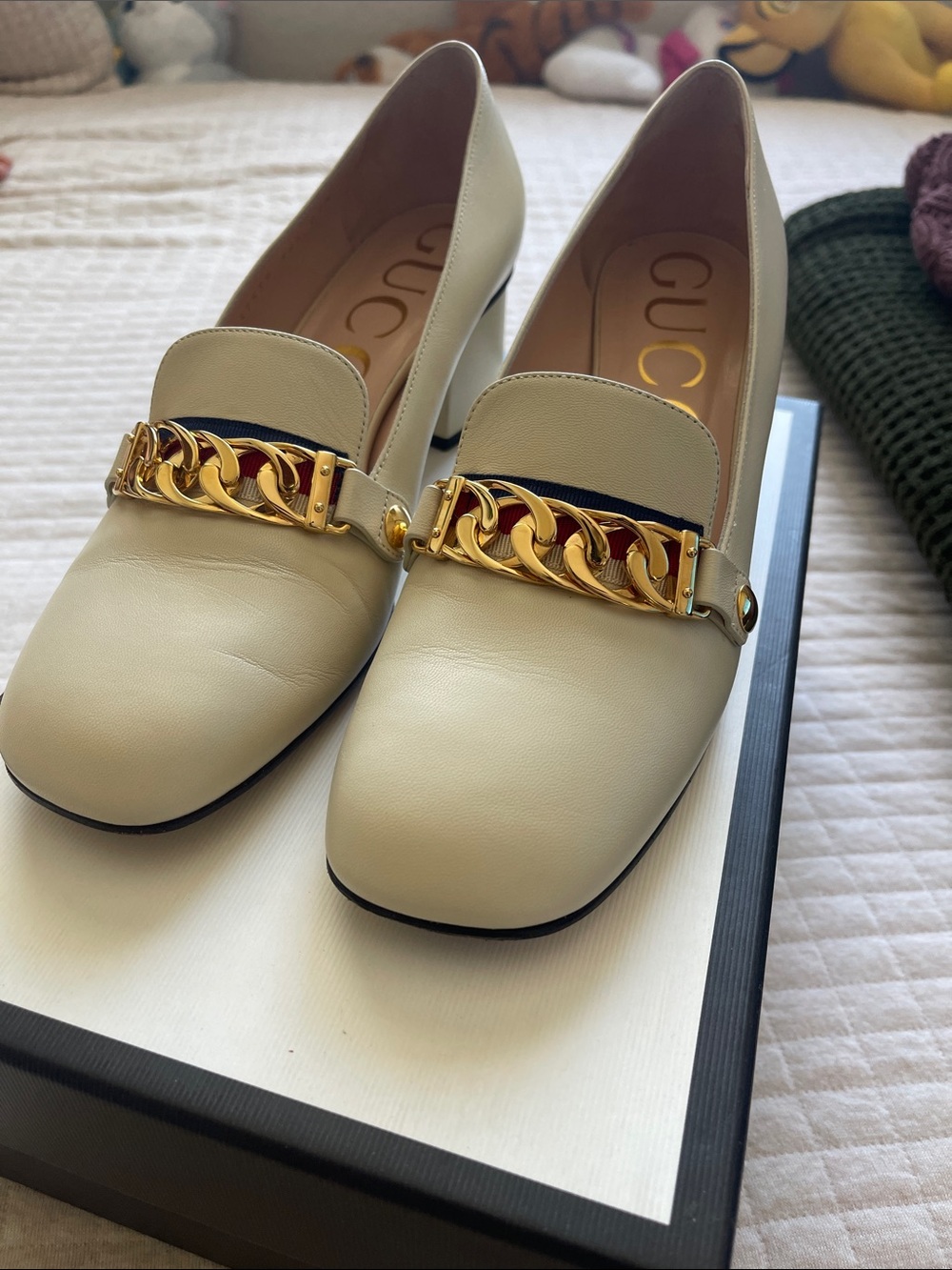 Gucci Ivory Leather Chain-Trim Block Heel Loafers - Picture 7 of 8
